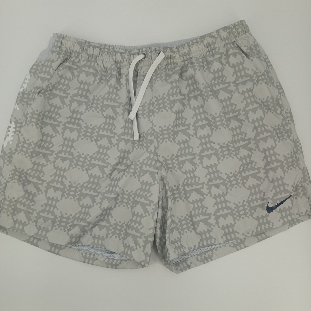 Nike Sportswear Aura of Air Geometric Pixel Print Mesh Lined Shorts Grey XL